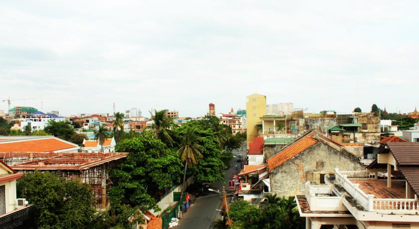 Flamingos Hotel Phnom Penh Exterior photo