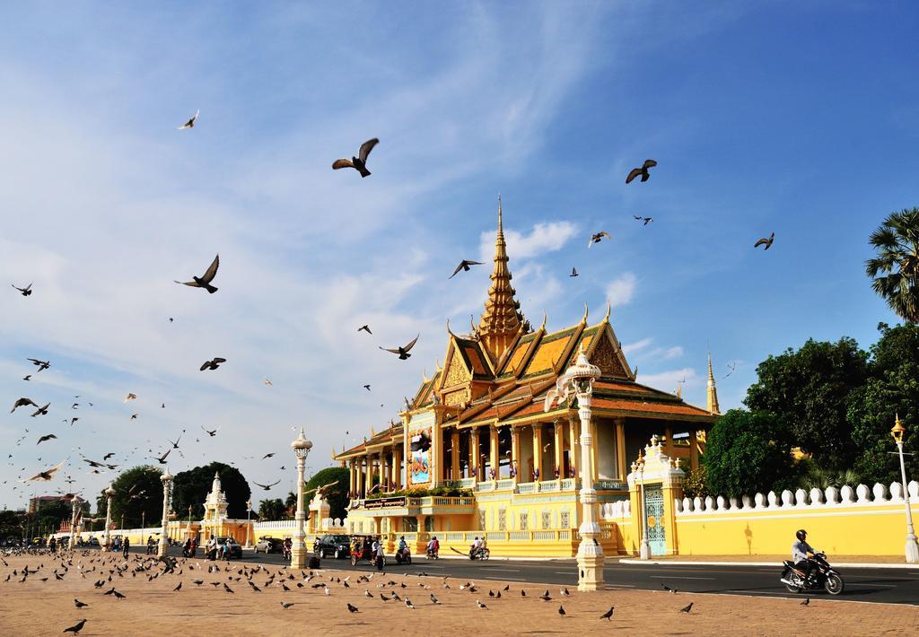 Flamingos Hotel Phnom Penh Exterior photo