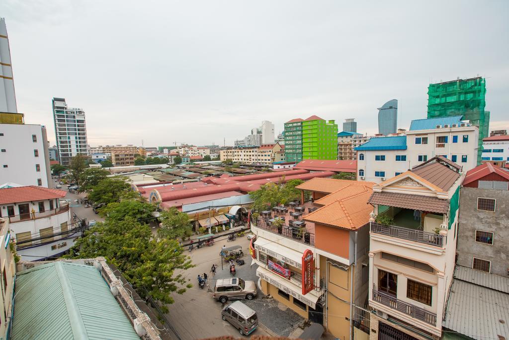 Flamingos Hotel Phnom Penh Exterior photo