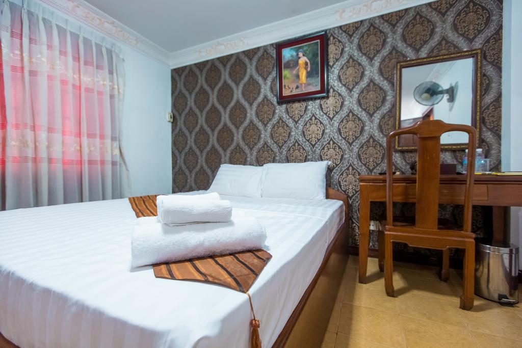 Flamingos Hotel Phnom Penh Exterior photo